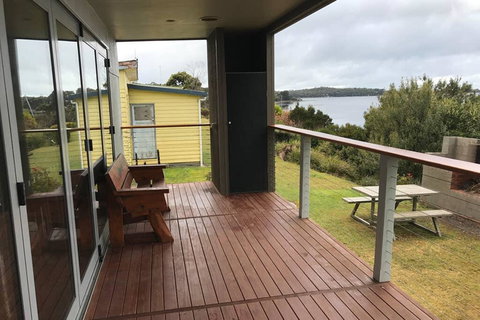 Amazing Ansons Bay Absolute Waterfront Beach House - Accommodation Resorts 1