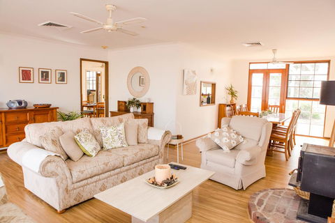 Among The Vines - Accommodation Resorts 1