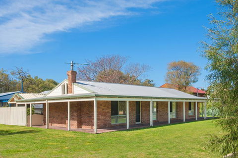 Anchors Away - Accommodation Resorts 0