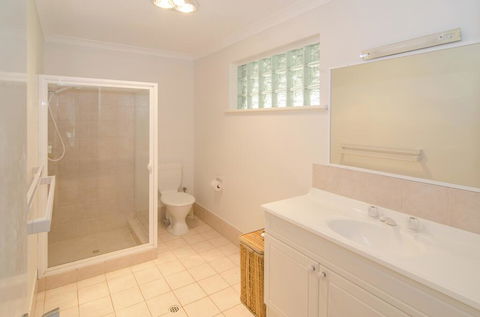 Anchors Away - Accommodation Resorts 3