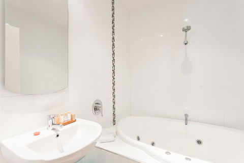 Anglesea River Apartments - Spa Apartment 23 - Accommodation Resorts 2