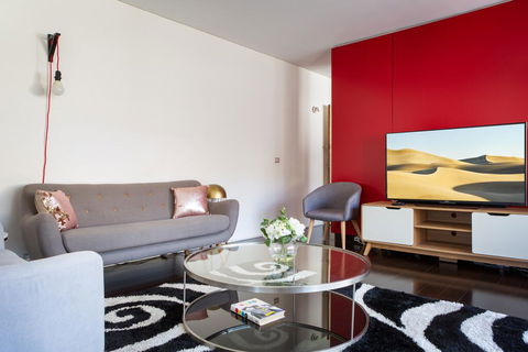 Apartment With Balcony And Parking Near Racecourse - Accommodation Resorts 0