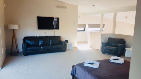 Architecturally Designed Beach House - Accommodation Resorts 3