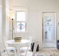 Art Deco Oasis Minutes From the City - Accommodation Resorts