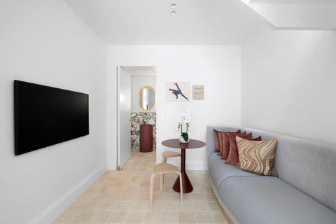 Luxury Designer Redfern House - Accommodation Resorts 1