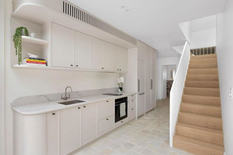 Luxury Designer Redfern House - Accommodation Resorts 2