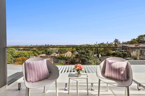 Luxury NEW 5BDRM Oasis With Heated Pool - Accommodation Resorts 2