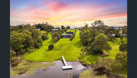 Luxury On Lake Tinaroo Lakefront Living - Accommodation Resorts 2