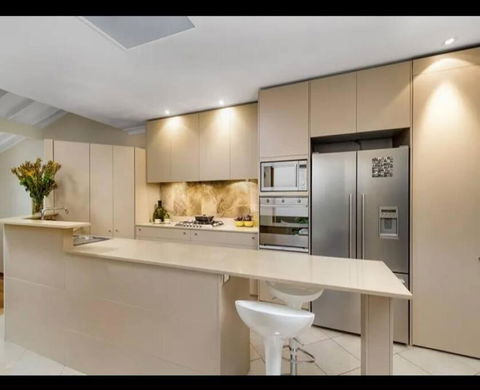 Luxury Retreat Home - 4bed House W/Parking - Mins From CBD - Accommodation Resorts 3