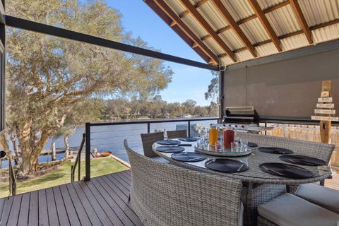 Luxury Riverside Escape With Private Jetty On The Murray River - Accommodation Resorts 2