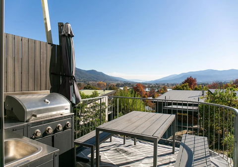 Luxury Scandinavian Townhouse - Accommodation Resorts 3