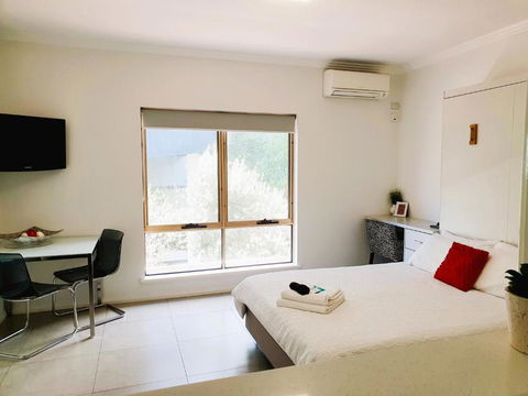 M4 West Perth Studio Apartment Near Kings Park - Accommodation Resorts 3
