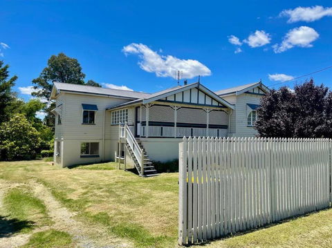 MAGNOLIA HOUSE ON THE CREEK - STANTHORPE - Accommodation Resorts 0
