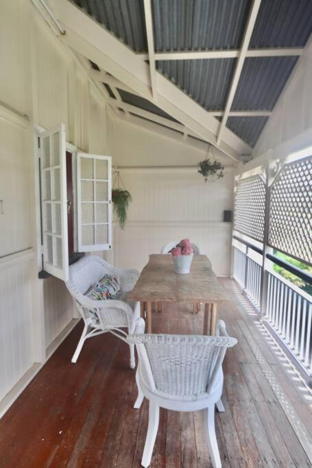 MAGNOLIA HOUSE ON THE CREEK - STANTHORPE - Accommodation Resorts 2