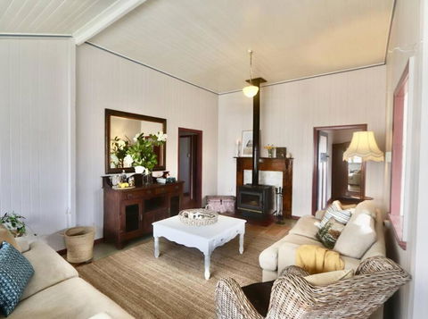 MAGNOLIA HOUSE ON THE CREEK - STANTHORPE - Accommodation Resorts 1