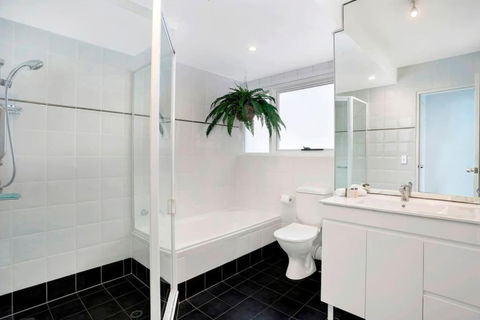 MAN29 - Beautiful 2 BR Apartment Manly Wharf Views - Accommodation Resorts 3