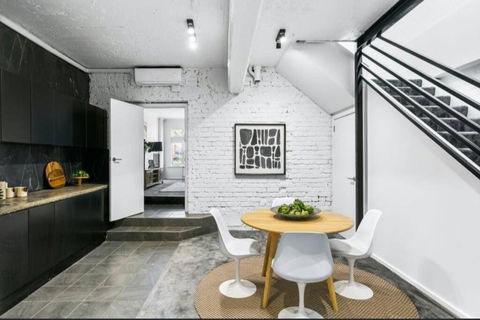 MANHATTAN STYLE 3 STORY LUXURY IN ST PETERS - Accommodation Resorts 1