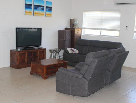 Manta Ray On The Beach - Accommodation Resorts 2