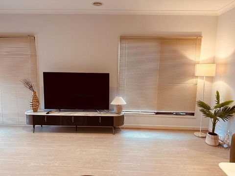 MEL-Point Cook Elegant Four-Bedroom House - Accommodation Resorts 1