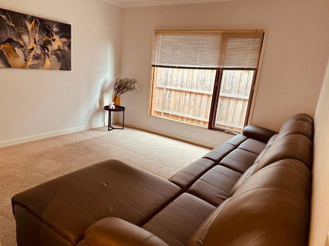 MEL-Point Cook Elegant Four-Bedroom House - Accommodation Resorts 2