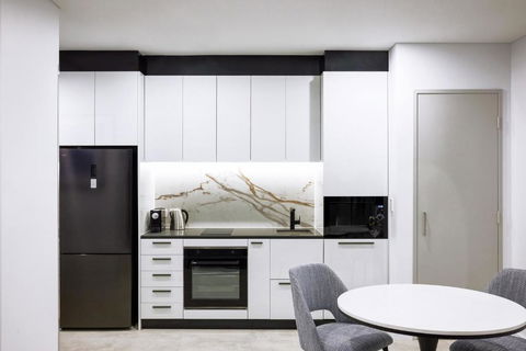 Meriton Suites Liverpool - Accommodation Resorts 2