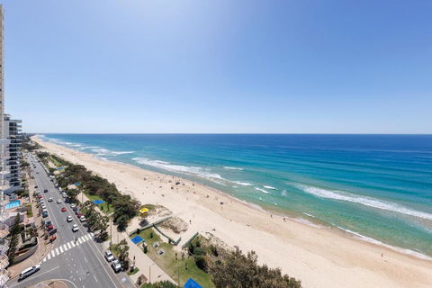 Meriton Suites Surfers Paradise - Accommodation Resorts 3