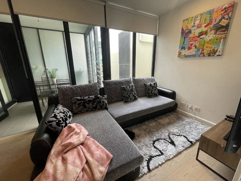 Modern 1BD Apt W Free Parking In Central Brunswick - Accommodation Resorts 3