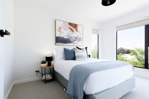Modern Beaconsfield Retreat With Town Views - Accommodation Resorts 3