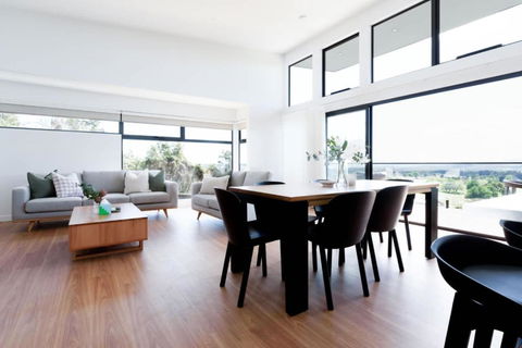 Modern Beaconsfield Retreat With Town Views - Accommodation Resorts 2