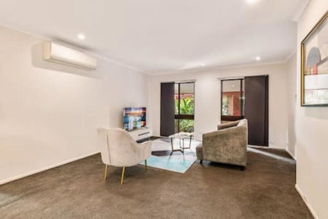 Modern Comfort Retreat 4Bed Cozy Haven W Pool - Accommodation Resorts 1