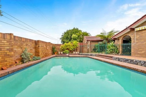 Modern Comfort Retreat 4Bed Cozy Haven W Pool - Accommodation Resorts 2