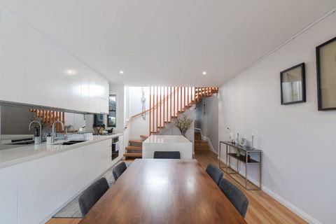 Modern Home In Erskineville W AC And Parking - Accommodation Resorts 2