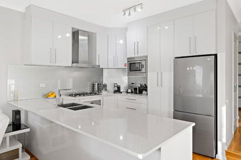 Modern Scarborough Townhouse - Accommodation Resorts 3
