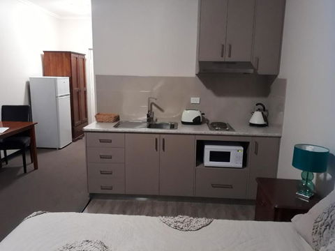 Moe Motor Inn - Contactless 24 Hour Checkinn Available - Accommodation Resorts 3
