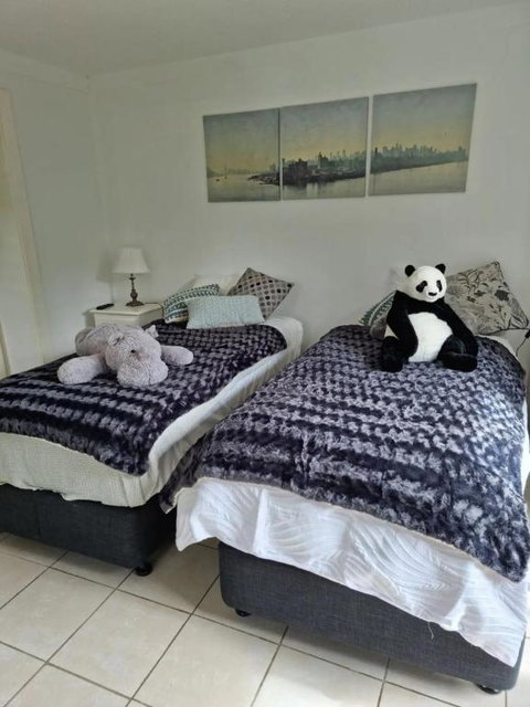 Mountshannon - Accommodation Resorts 3