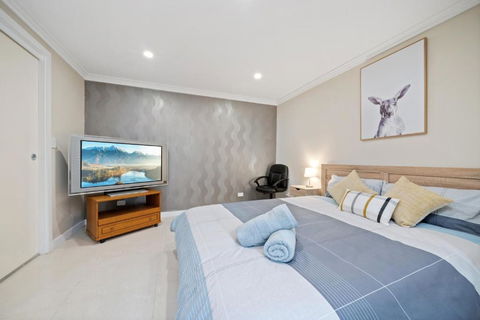 New 1-bedroom House With Free Parking - Accommodation Resorts 0