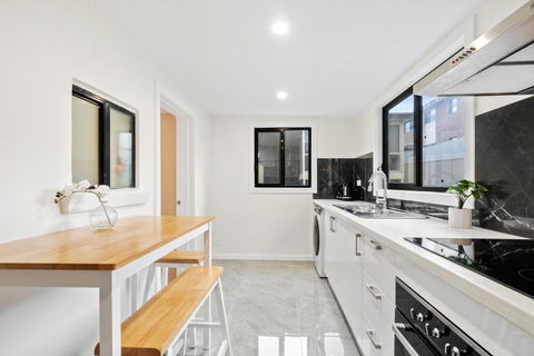 New 1-bedroom House With Free Parking - Accommodation Resorts 3