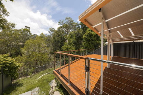 NEW 3BR Serene Creekside Retreat In Helensvale - Accommodation Resorts 0