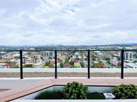 New Apartment Close To Westfield And Hospital - Accommodation Resorts 1