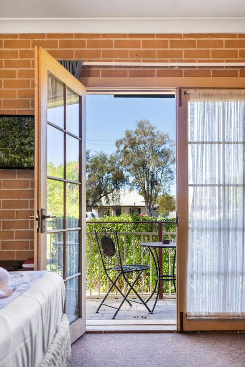 New Inn Motel - Accommodation Resorts 0