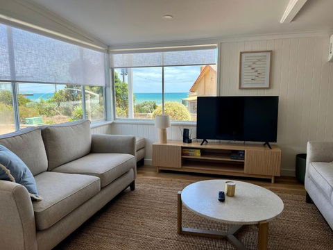 NEW Magpie Sands - 3 Bedroom Home - Downstairs Only, 1 Min Walk To Aldinga Beach - Accommodation Resorts 2