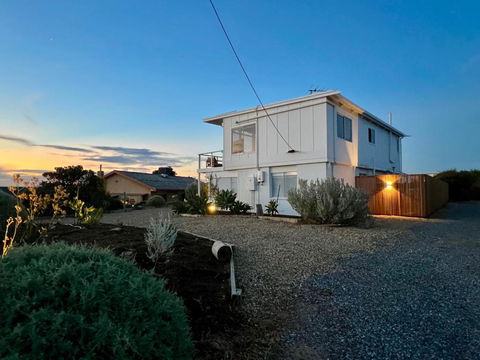 NEW Magpie Sands - 3 Bedroom Home - Downstairs Only, 1 Min Walk To Aldinga Beach - Accommodation Resorts 1