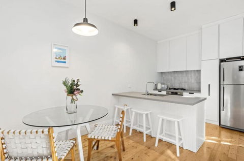 NEWLY RENOVATED LARGE 3.5 BDRM HOUSE! BEST OF MELB - Accommodation Resorts 2