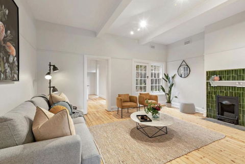 NEWLY RENOVATED LARGE 3.5 BDRM HOUSE! BEST OF MELB - Accommodation Resorts 0