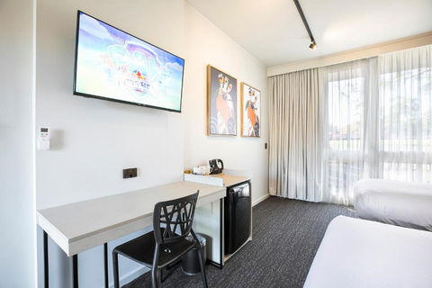 Nightcap At Sandown Park Hotel - Accommodation Resorts 3