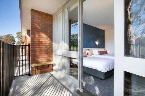 Nightcap At Sandown Park Hotel - Accommodation Resorts 2