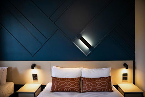 Nightcap At Sandown Park Hotel - Accommodation Resorts 1