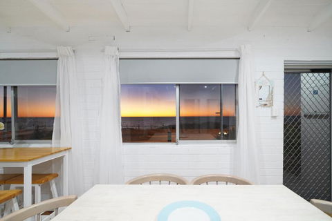 OCEA84 - Quinns Beach Shack: Ocean Views - Accommodation Resorts 1
