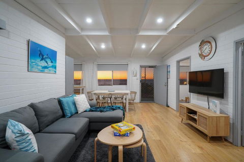 OCEA84 - Quinns Beach Shack: Ocean Views - Accommodation Resorts 3