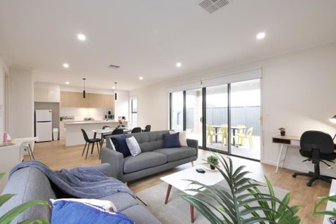 No Stairs Dbl Garage Aircon Woodville North - Accommodation Resorts 0